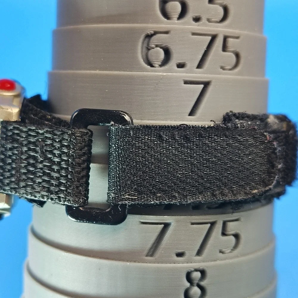 Vintage 2004 Dakota 30mm Mens Digital Watch‎ Retro Sport Strap Wrist Size 5-7.5